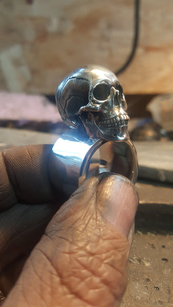 New anatomical skull ring